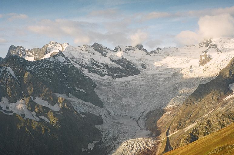 Фото с видом гор Кавказа