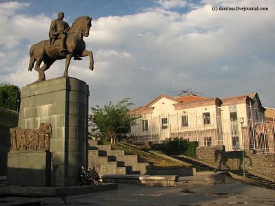Памятник Маршалу Баграмяну